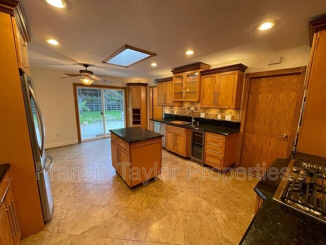 Photo - 1545 Kenora St