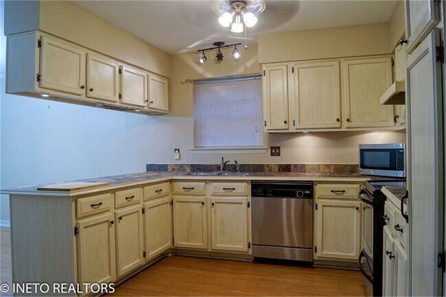 Photo - 29 Coralberry Rd