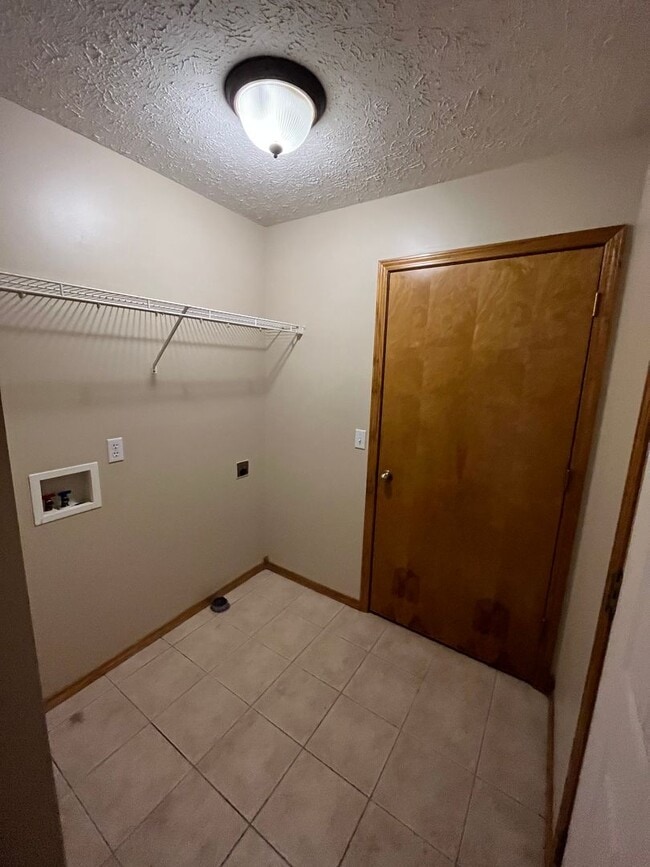 Photo - 3 bedroom 2 bath home in Ozark!  AVAILABLE NOW!