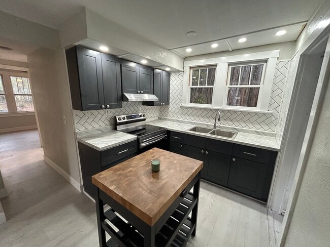 Photo - 515 40th Ave S