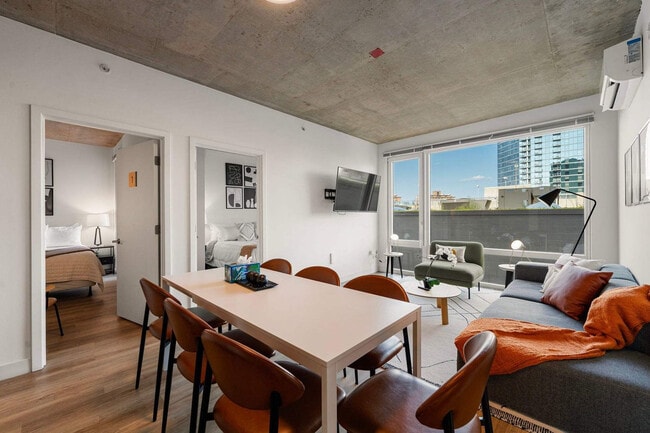 Photo - 853 W Blackhawk St Unit FL6-ID1466136P