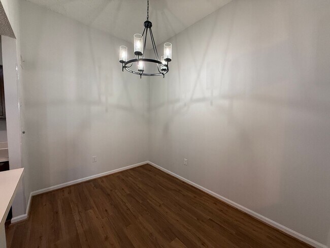 Photo - 415 W 8th St