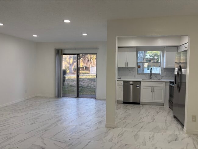 Building Photo - 4455 38th Ter N Unit B4