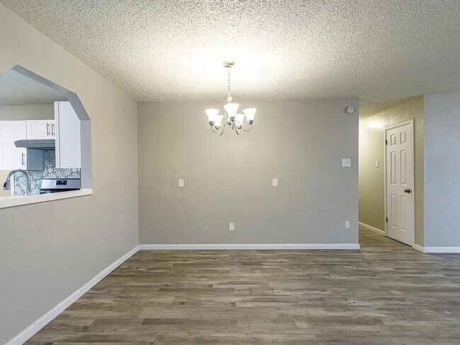 Photo - 4634 Fordham St