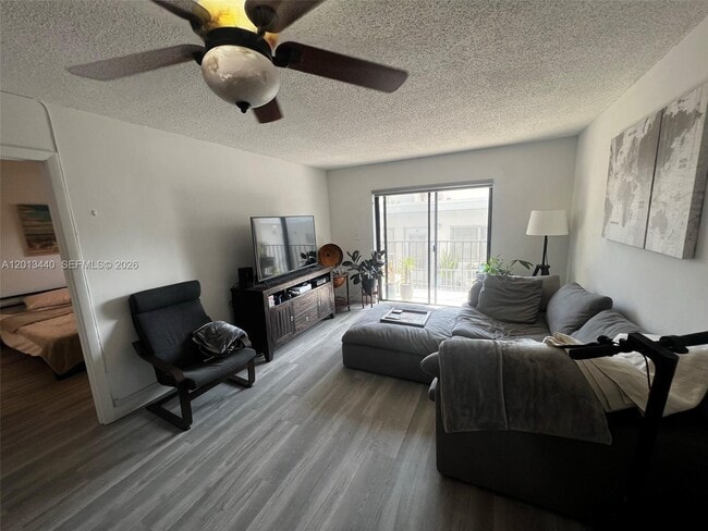 Building Photo - 950 Euclid Ave Unit 211