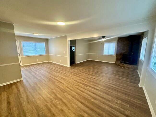 Photo - 503 16th Ave N