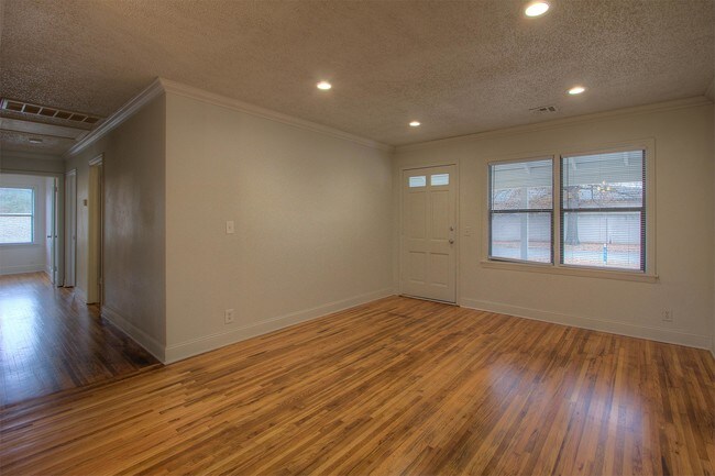 Photo - 1331 E 43rd St