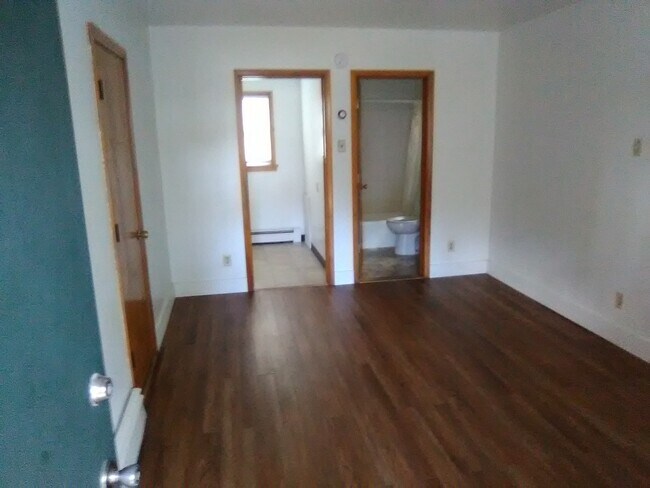 1315 1st W St