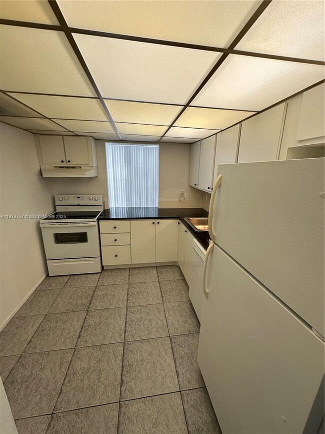 Building Photo - 2101 Atlantic Shores Blvd Unit 207 Rental