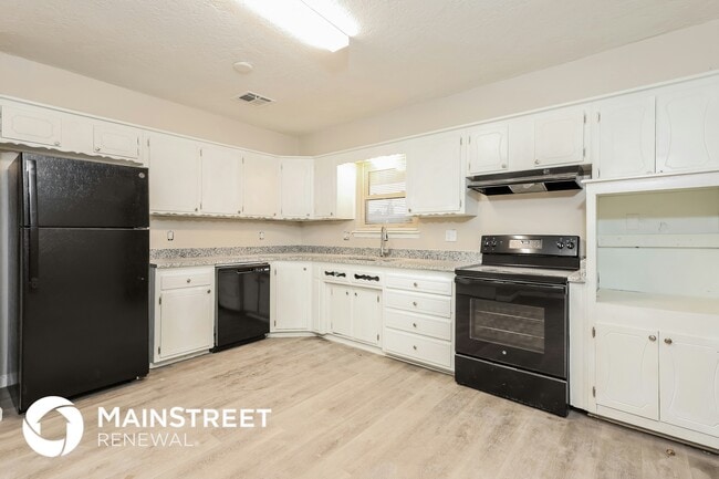 Photo - 2005 Fox Ave