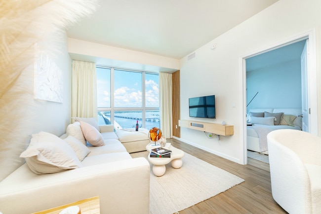 Photo - Edison Grand