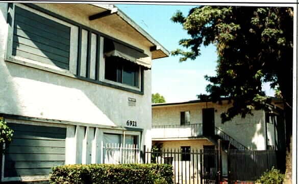 6921-6931 N Long Beach Blvd - Westland @ 69th Street Apartamentos
