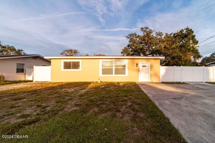 Photo - 1575 Carmen Ave House