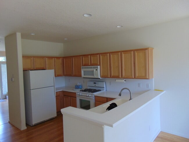 Photo - 3 Bedroom A/C Pet Friendly - Hillsboro