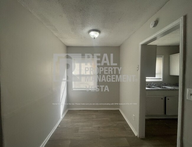 Photo - 1586 Hurley Cir