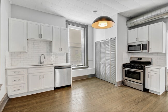 Photo - 1659 W 21st St Unit 2R