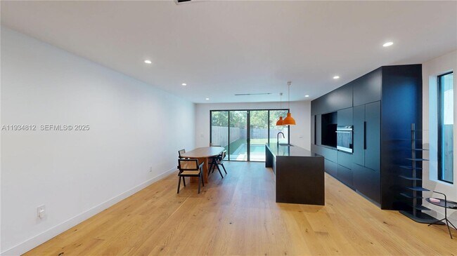 Photo - 353 NW 50th St