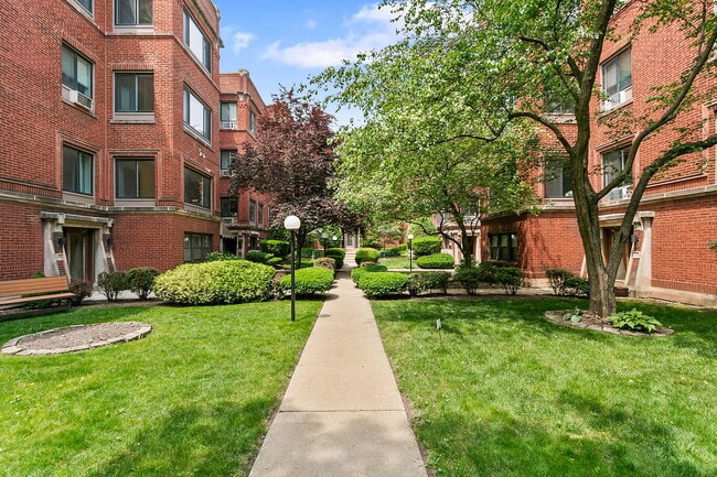 918 W Sunnyside Ave