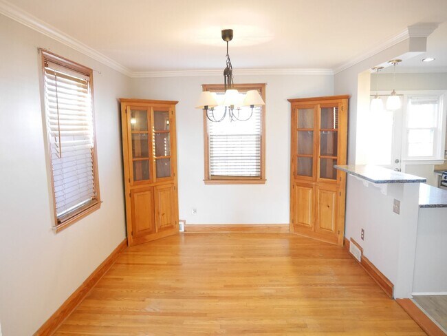 Photo - End-Unit Townhouse: Parkville, Maryland **...