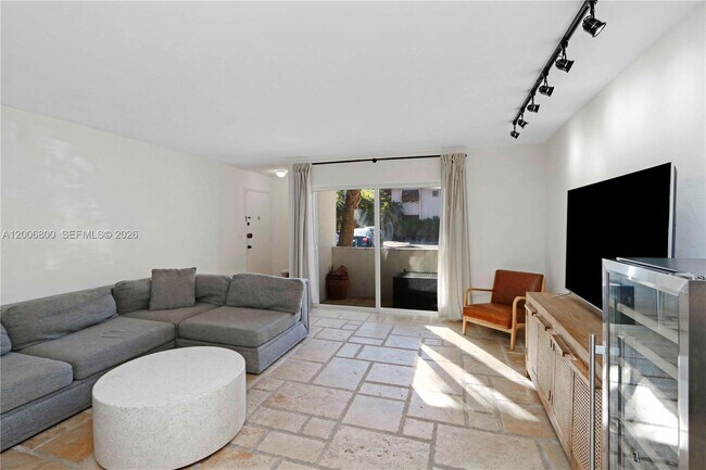 Building Photo - 9394 SW 77th Ave Unit F4