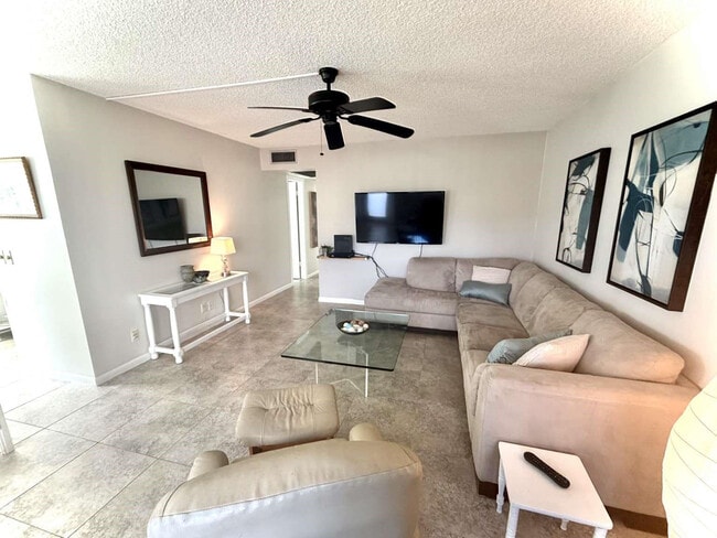 Building Photo - 433 Durham O Unit 433