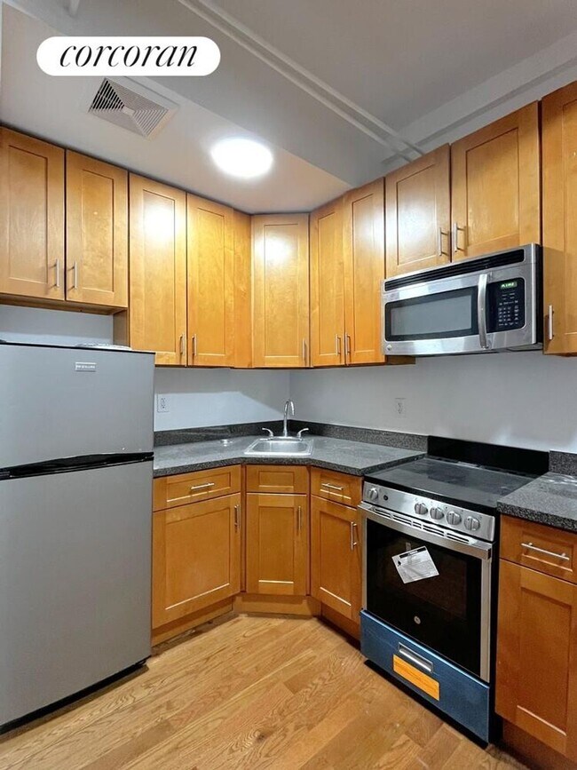 Photo - 34 W 86th St