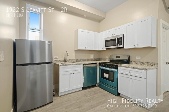 Photo - 1922 S Leavitt St Unit 2R