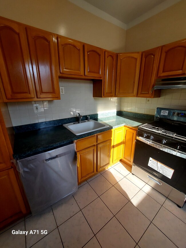 Building Photo - 253 Bowers St Unit #1