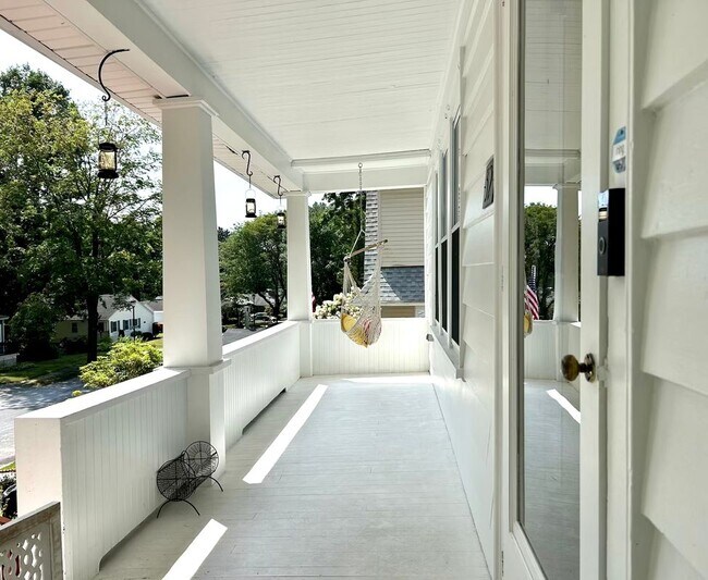 Photo - 32 Hadwen Ln House