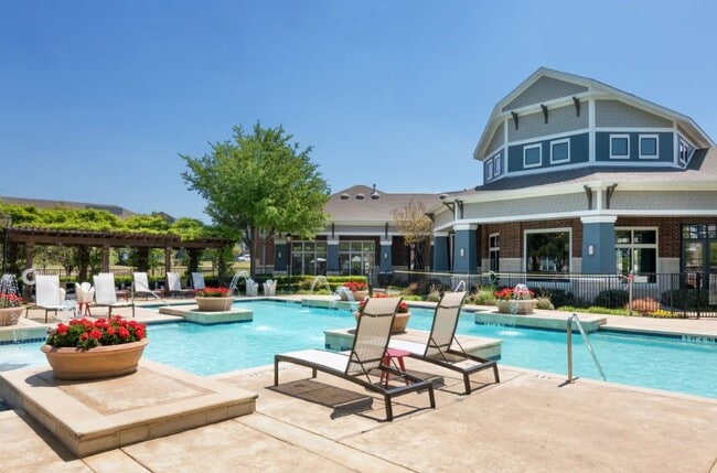 Building Photo - Centreport Lake