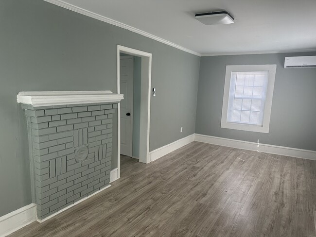 Photo - 105 Cabin St