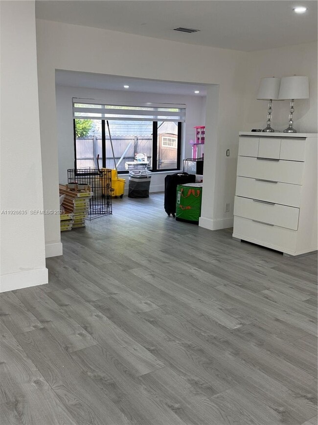 Photo - 1601 NE 158th St