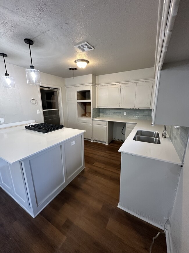 Photo - 1421 SW 52nd St