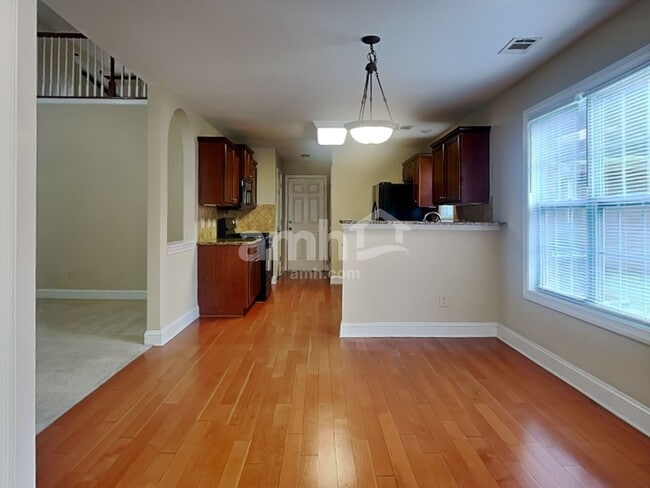 Photo - 2116 Benchmark Dr SW