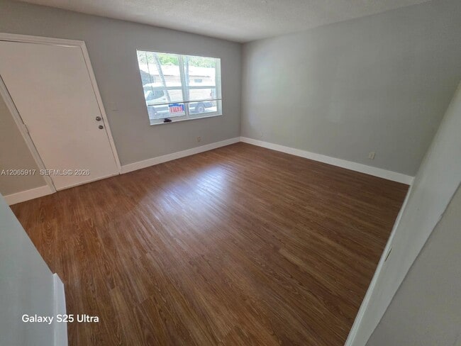 Photo - 4732 SW 33rd Ave Unidad 104