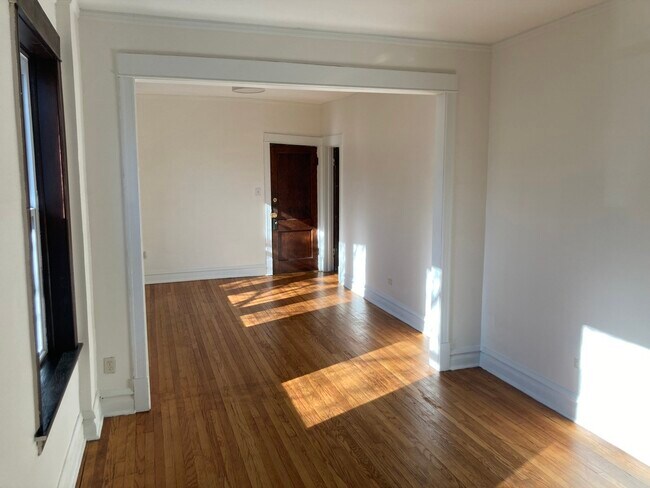 Pisos recién terminados - 3018 W Schubert Ave Unidad Fl 1