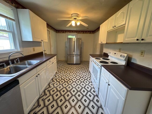 Photo - 1719 Kissingbower Rd