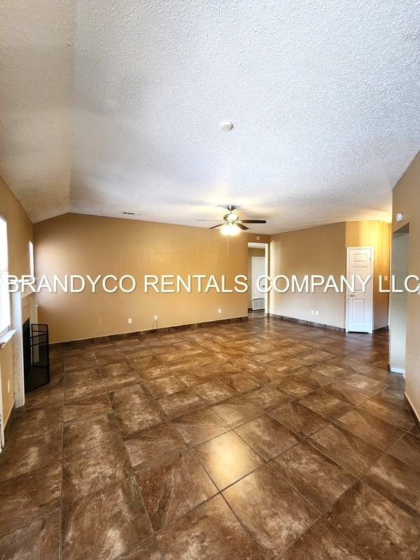 Photo - 4210 Aspen Dr