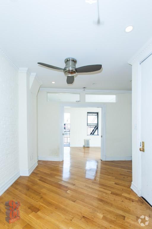 Building Photo - 279 E 10th St Rental