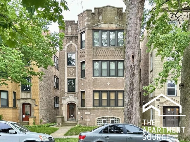 Building Photo - 2619 W Greenleaf Ave Unit 2