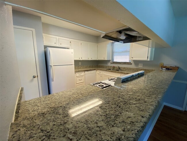 Building Photo - 2714 Sherwood Hollow Ln