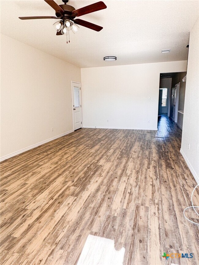 Photo - 4913 Rose Gdn Lp