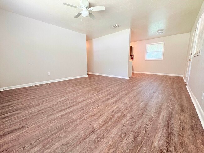 Photo - 3515 Falcon Dr