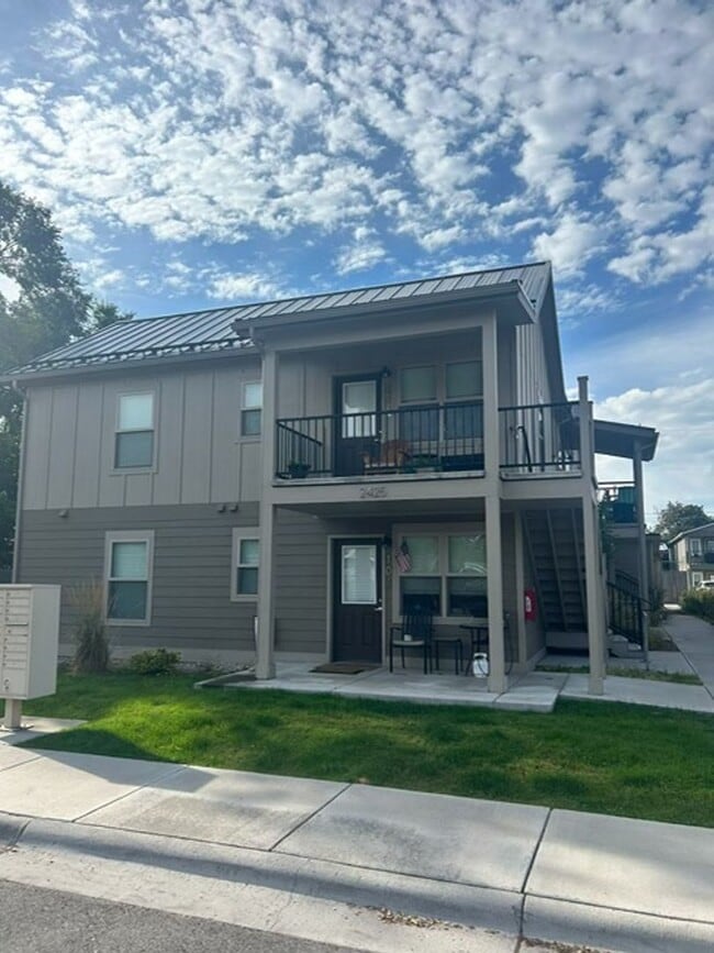 2425 Dixon Ave Unit 102