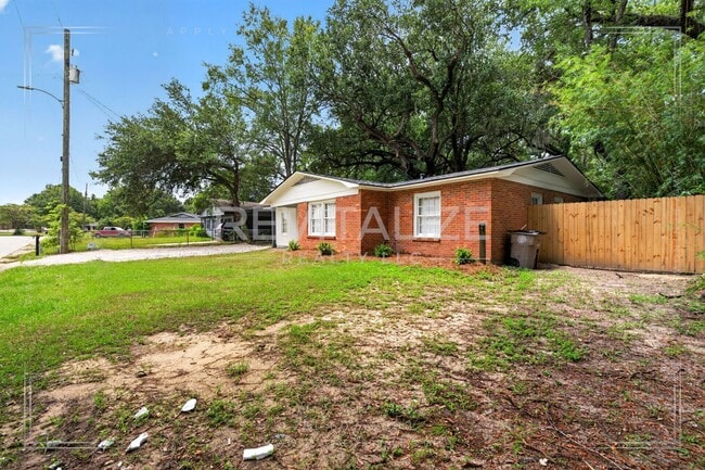 Photo - 2900 Lott Dr