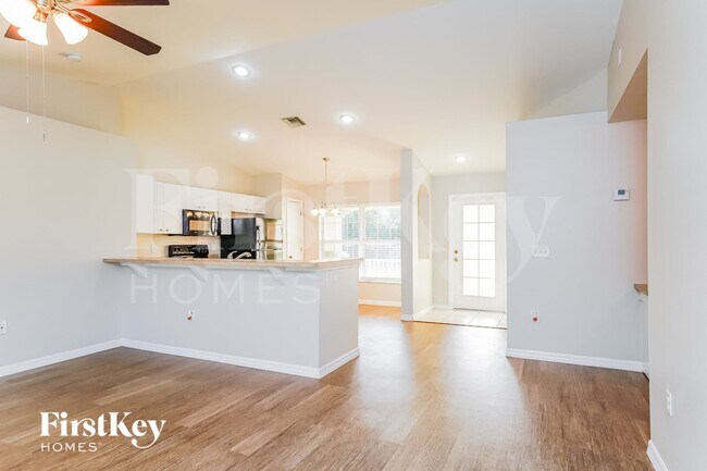 Photo - 363 Claridge Cir