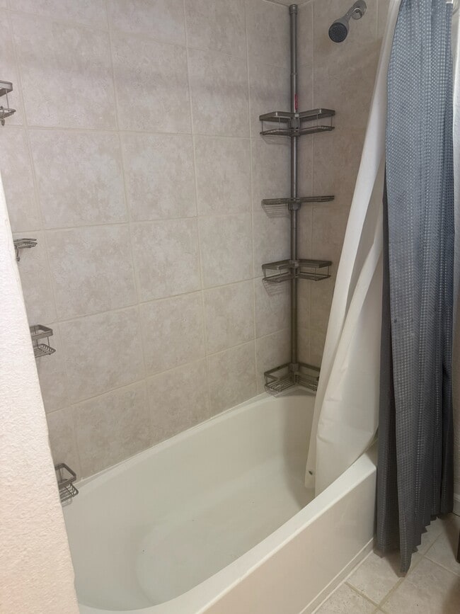 Building Photo - 1404 E 11th Ave Unit B