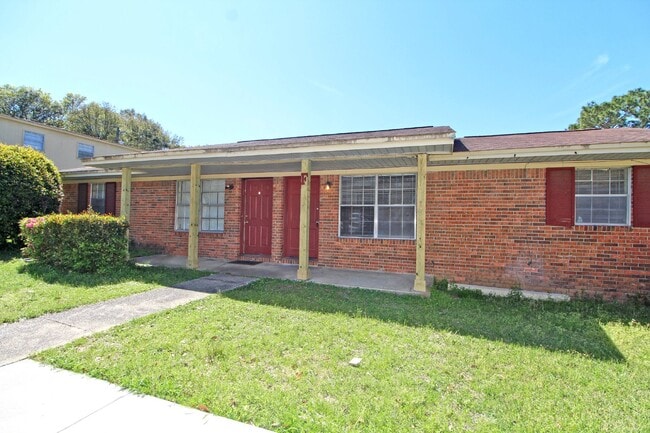 Building Photo - North Pensacola Duplex Near UWF & I-10 – Ready for Immediate Move-In Unit F2