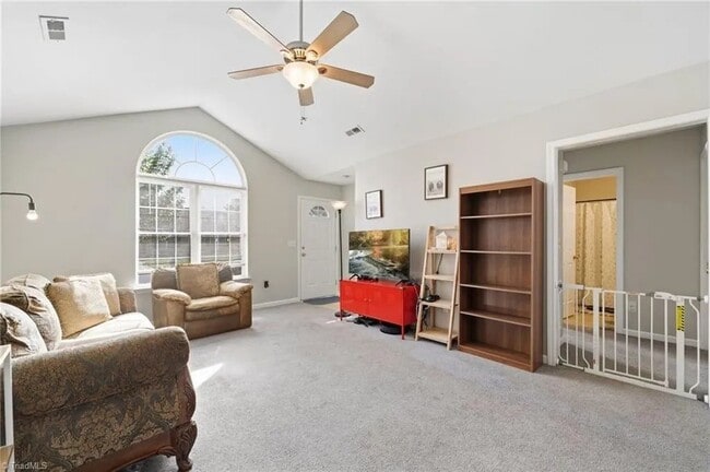 11 Franklinwood Dr