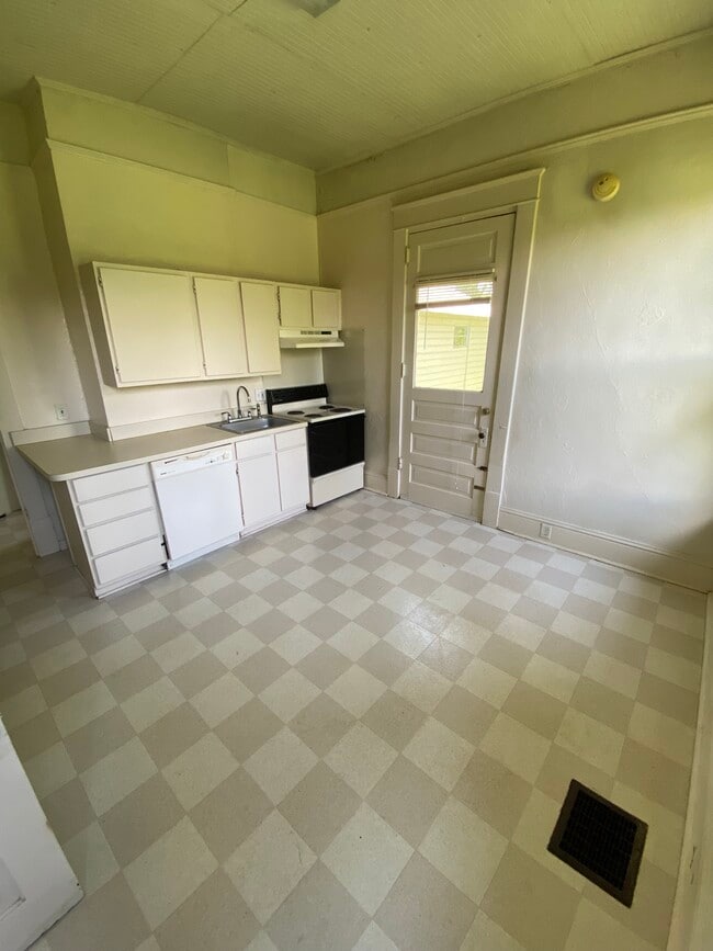 Photo - 148 Milledge Ter Unit #1